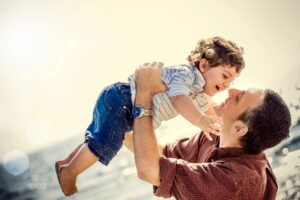 Parent and child enjoying a healthy relationship - impact on mental health